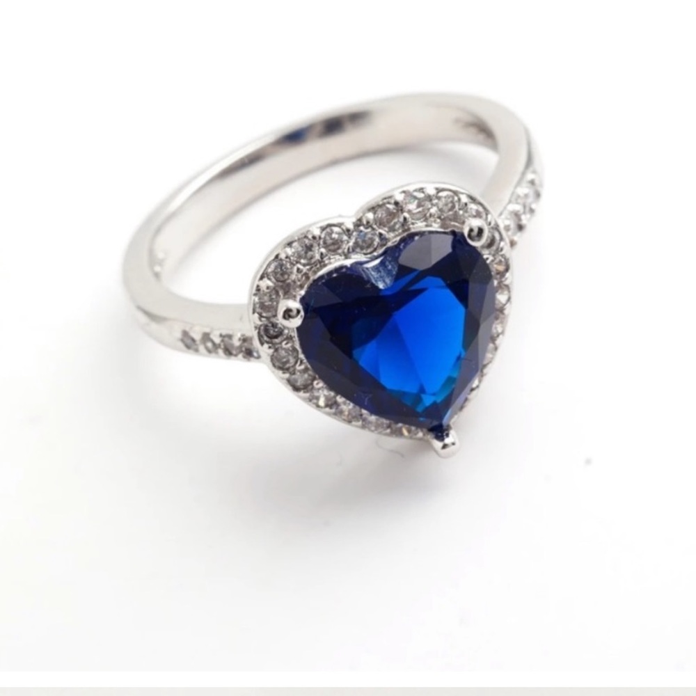 NEW⚜️ESTATE 18K gp heart  Crystal Ring